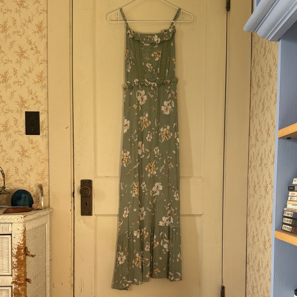 Promesa Sage Green Floral Maxi Dress with White and Yellow Flowers - Picture 2 of 10